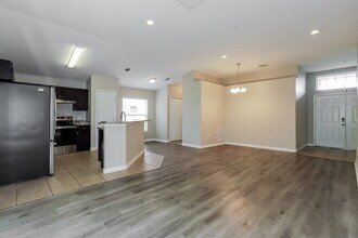1906 Lakeview Way in Poinciana, FL - Building Photo - Building Photo