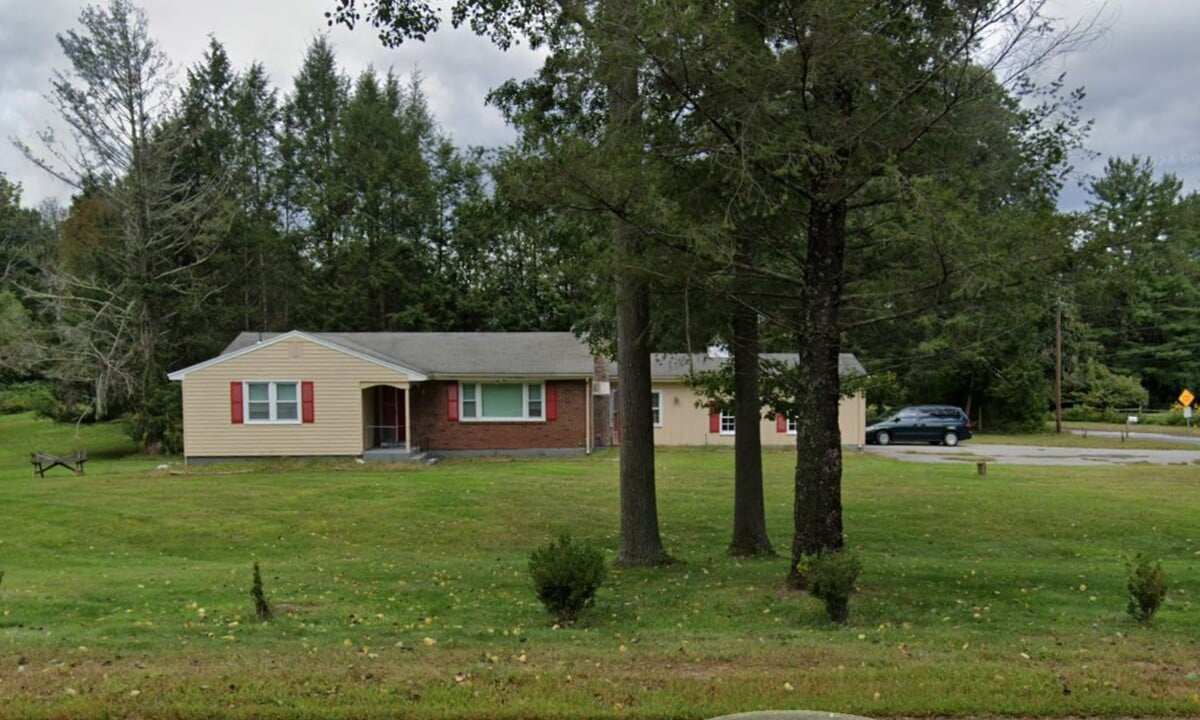 5 Baxter Rd in Storrs Mansfield, CT - Building Photo