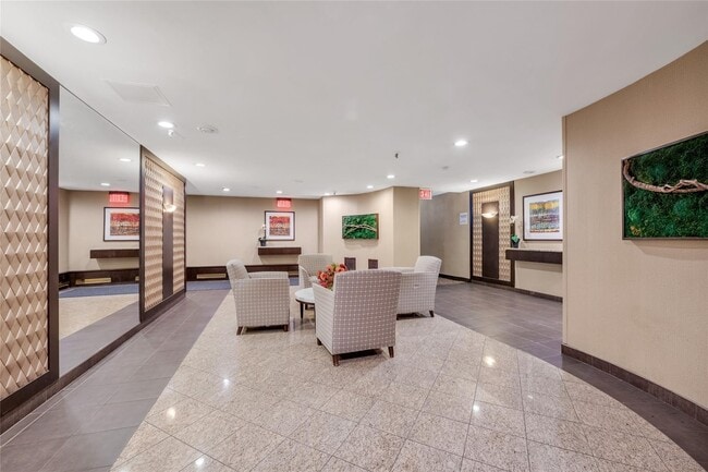 5 Schenck Ave in Great Neck Plaza, NY - Foto de edificio - Building Photo