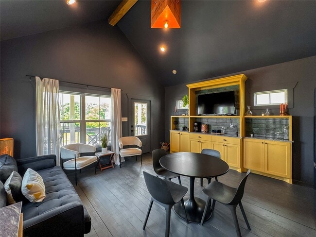 property at 1208 32nd St
