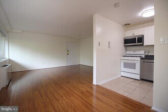 1511 S George Mason Dr in Arlington, VA - Building Photo - Building Photo