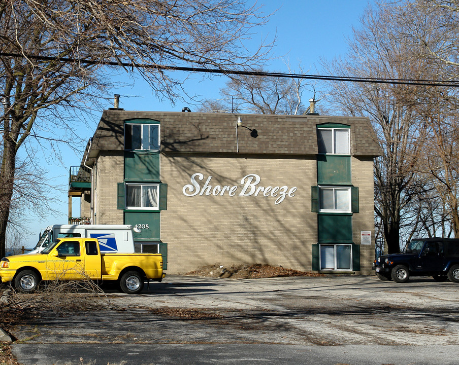 Shorebreeze Apartments in Lorain, OH - Building Photo