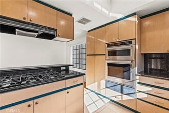 4430 Noble Ave, Unit 208 in Los Angeles, CA - Building Photo - Building Photo