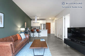 8 E Huron St in Chicago, IL - Building Photo - Building Photo
