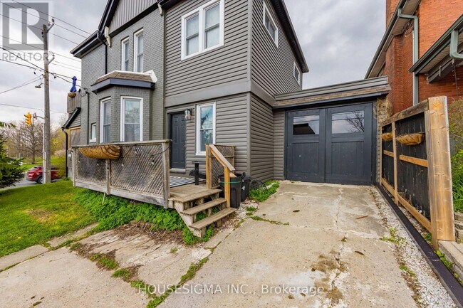 204-204 Wharncliffe Rd S in London, ON - Building Photo - Building Photo