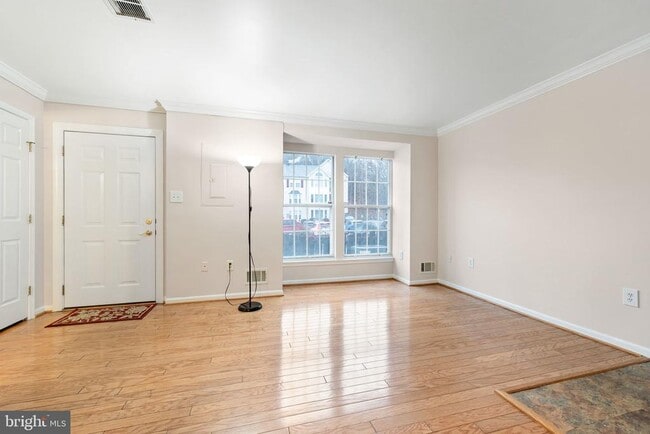 9215 Cardinal Forest Ln in Lorton, VA - Building Photo - Building Photo