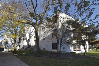 330 W Miner St in Arlington Heights, IL - Building Photo - Building Photo