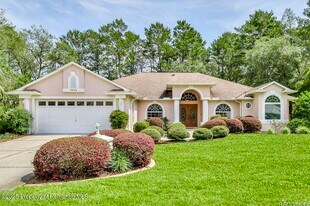 9448 Tooke Shore Dr in Spring Hill, FL - Building Photo