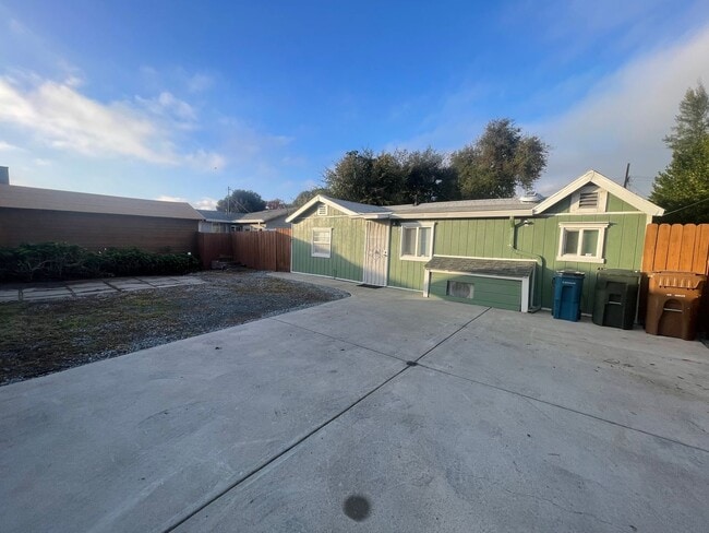 property at 616 W 16th St