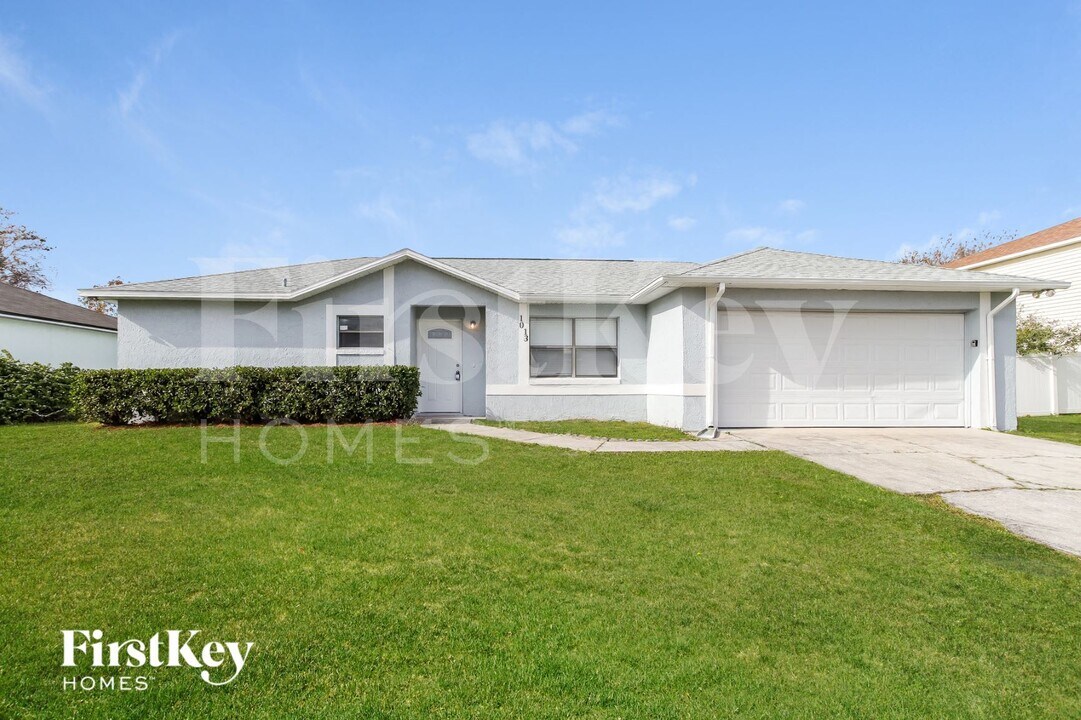 1013 Dartmoor Pl in Kissimmee, FL - Foto de edificio