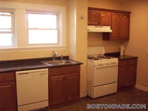 289 Foster St in Boston, MA - Building Photo - Building Photo