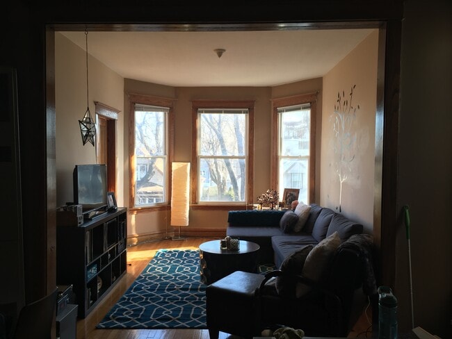 3234 N Whipple St, Unit 2nd Floor