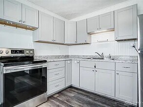 393 Ridgebury Dr in Xenia, OH - Building Photo - Building Photo