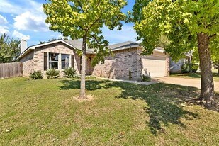 8404 Early Dawn Trail in Denton, TX - Building Photo