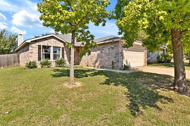 8404 Early Dawn Trail in Denton, TX - Building Photo