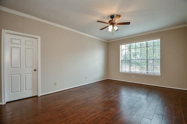 2255 Braeswood Park Dr in Houston, TX - Building Photo - Building Photo