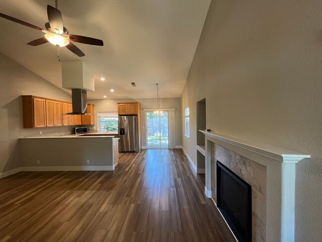 412 Legacy Ln in Chico, CA - Building Photo - Building Photo