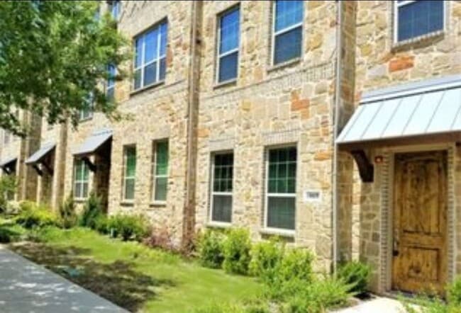 517 W Royal Ln in Irving, TX - Building Photo - Building Photo