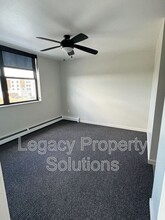 202 E Greenfield Ln in Bismarck, ND - Building Photo - Building Photo