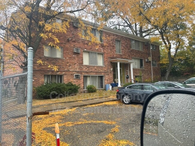 18450 Lahser Rd in Detroit, MI - Building Photo - Building Photo