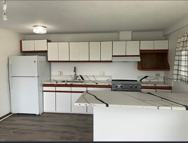 3340 Ala Laulani St in Honolulu, HI - Building Photo - Building Photo