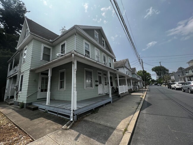 113 W Ferdinand St-Unit -Apt 101 in Manheim, PA - Foto de edificio - Building Photo