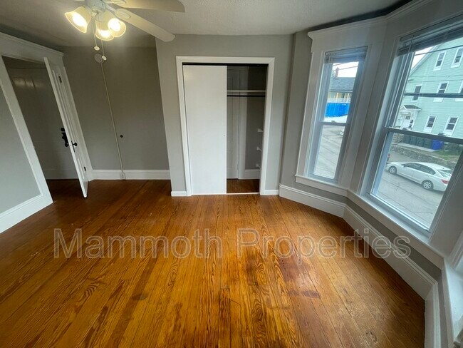 320 Lowell St in Manchester, NH - Building Photo - Building Photo