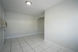 7821 Carlyle Ave in Miami Beach, FL - Building Photo - Building Photo