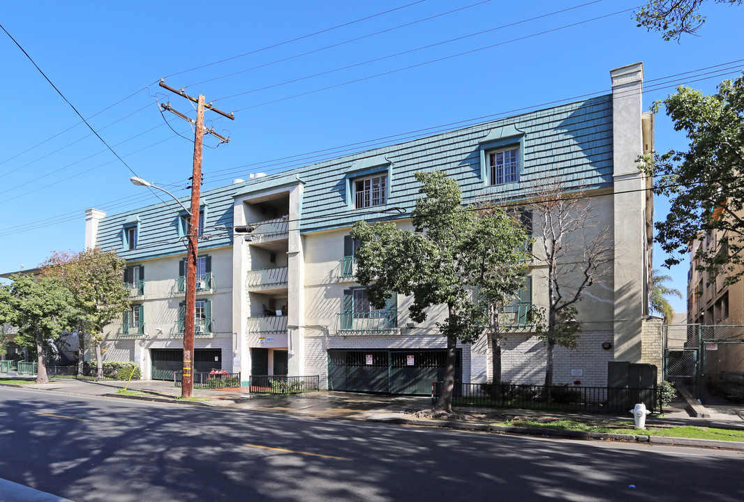 Ross Manor in Santa Ana, CA - Building Photo