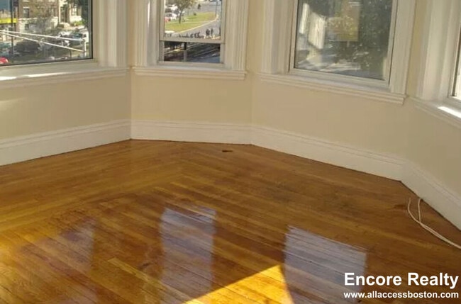 126 Warren St in Boston, MA - Building Photo - Building Photo