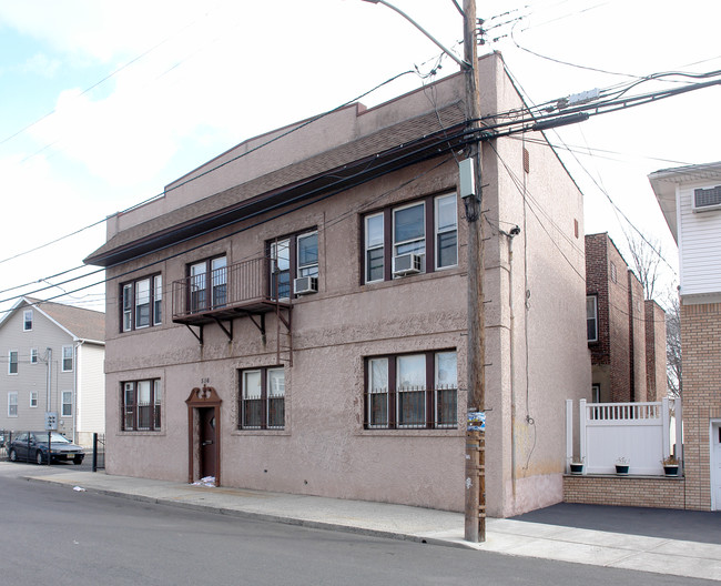 516 Edgar Rd in Elizabeth, NJ - Foto de edificio - Building Photo