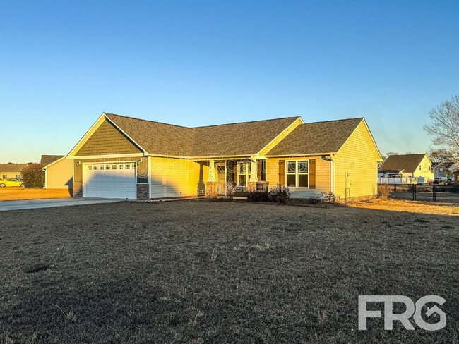 200 Willow Pond Dr in La Grange, NC - Building Photo - Building Photo