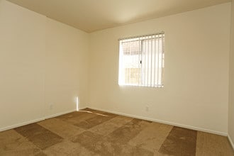 Shadow Hills Apartments in Pacoima, CA - Foto de edificio - Interior Photo