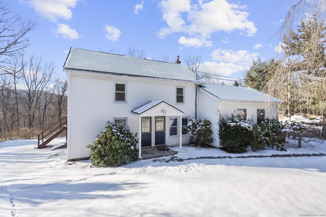 10 Mountain Orchard Rd in Bethel, CT - Building Photo - Building Photo