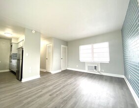 5614 Gulfport Blvd S-Unit -P231 - Lynd #7 - 5614 Gulfport Blvd in Gulfport, FL - Foto de edificio - Building Photo