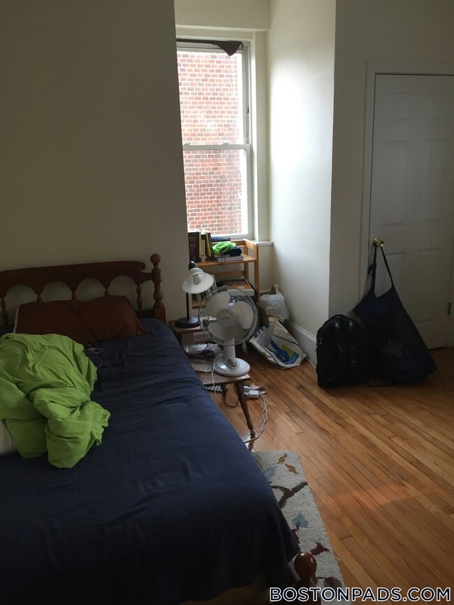 324 St Paul St in Brookline, MA - Foto de edificio - Building Photo