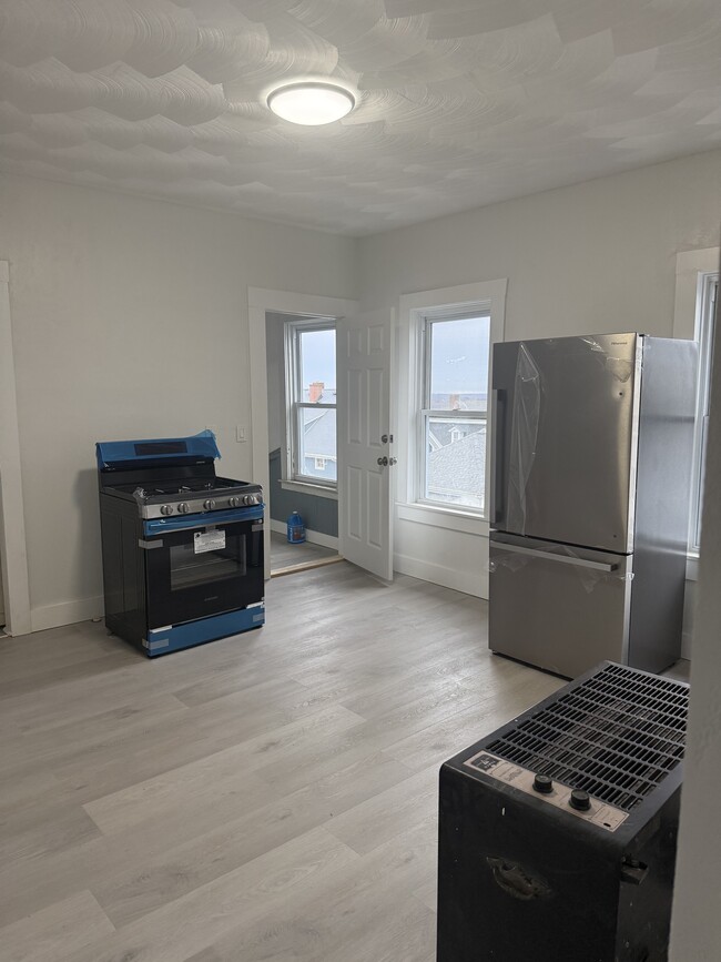 233 Whipple St, Unit 3 in Fall River, MA - Foto de edificio - Building Photo