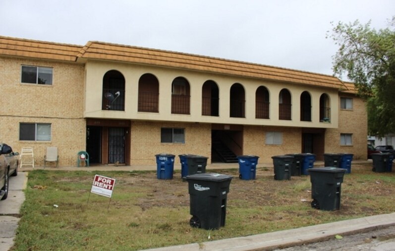 1053 Linde St in New Braunfels, TX - Foto de edificio