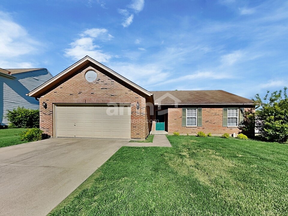 3382 Whispering Trees Dr in Amelia, OH - Building Photo