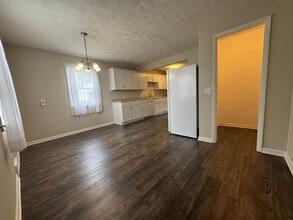 906 McLaughlin Cir in Bellevue, NE - Building Photo - Building Photo