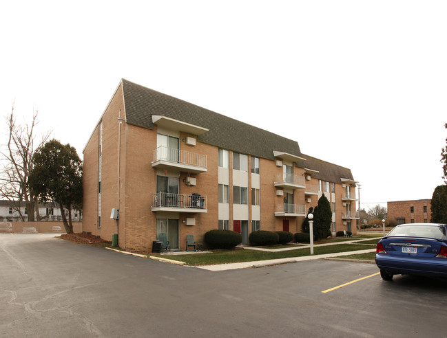 Golfview Manor Apartments in Ann Arbor, MI - Building Photo - Building Photo