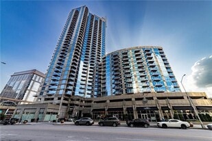 400 W Peachtree St NW in Atlanta, GA - Building Photo