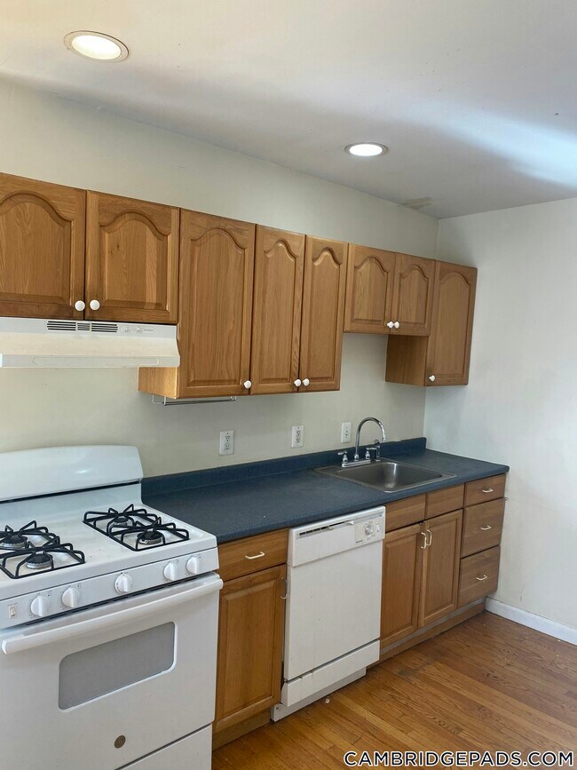 6 Alberta Terrace-Unit -2 in Cambridge, MA - Building Photo - Building Photo