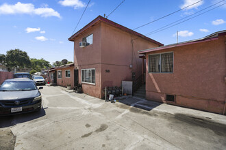 1582 Murchison St in Los Angeles, CA - Building Photo - Building Photo