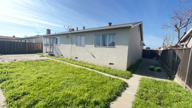 1308 Vining Dr in San Leandro, CA - Building Photo - Building Photo