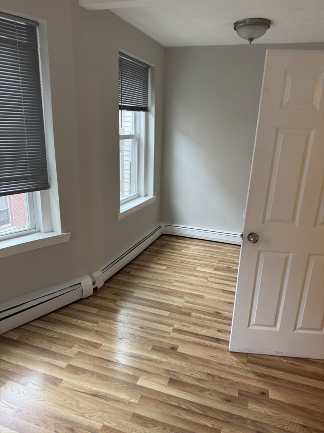 25 Cumberland St, Unit 401 in Boston, MA - Building Photo - Building Photo