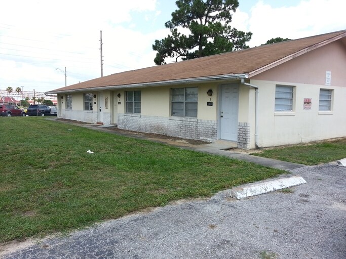 1316-1324 Melody Ln in Sebring, FL - Building Photo