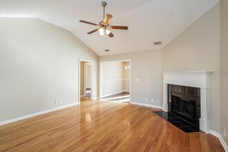 1211 Azure Way in Murfreesboro, TN - Foto de edificio - Building Photo