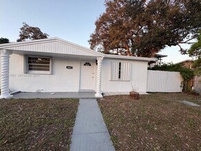 3821 NW 208th St in Miami Gardens, FL - Building Photo - Building Photo