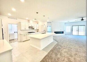 7123 Moss Hl Ave in Las Vegas, NV - Building Photo - Building Photo